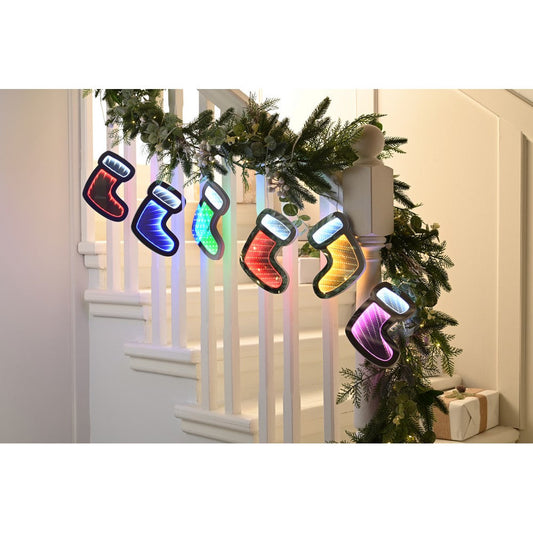 Infinity Garland With 6 Christmas Boots - 3.49cm