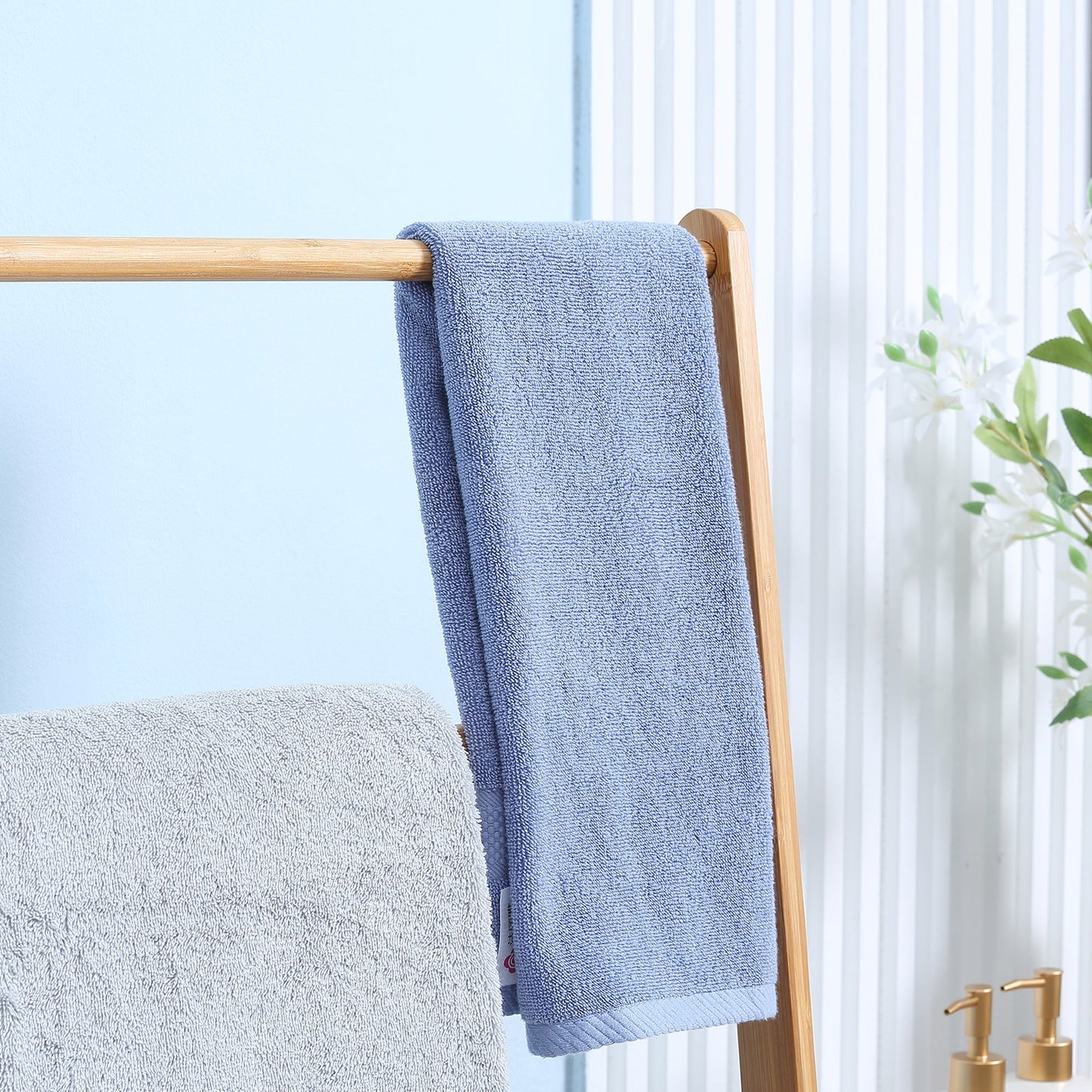 kleankin Freestanding Natural Bamboo Towel Rack with 3 Towel Rails and 3 Storage Shelves